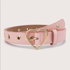 ⬇️$28 Pink heart belt choker